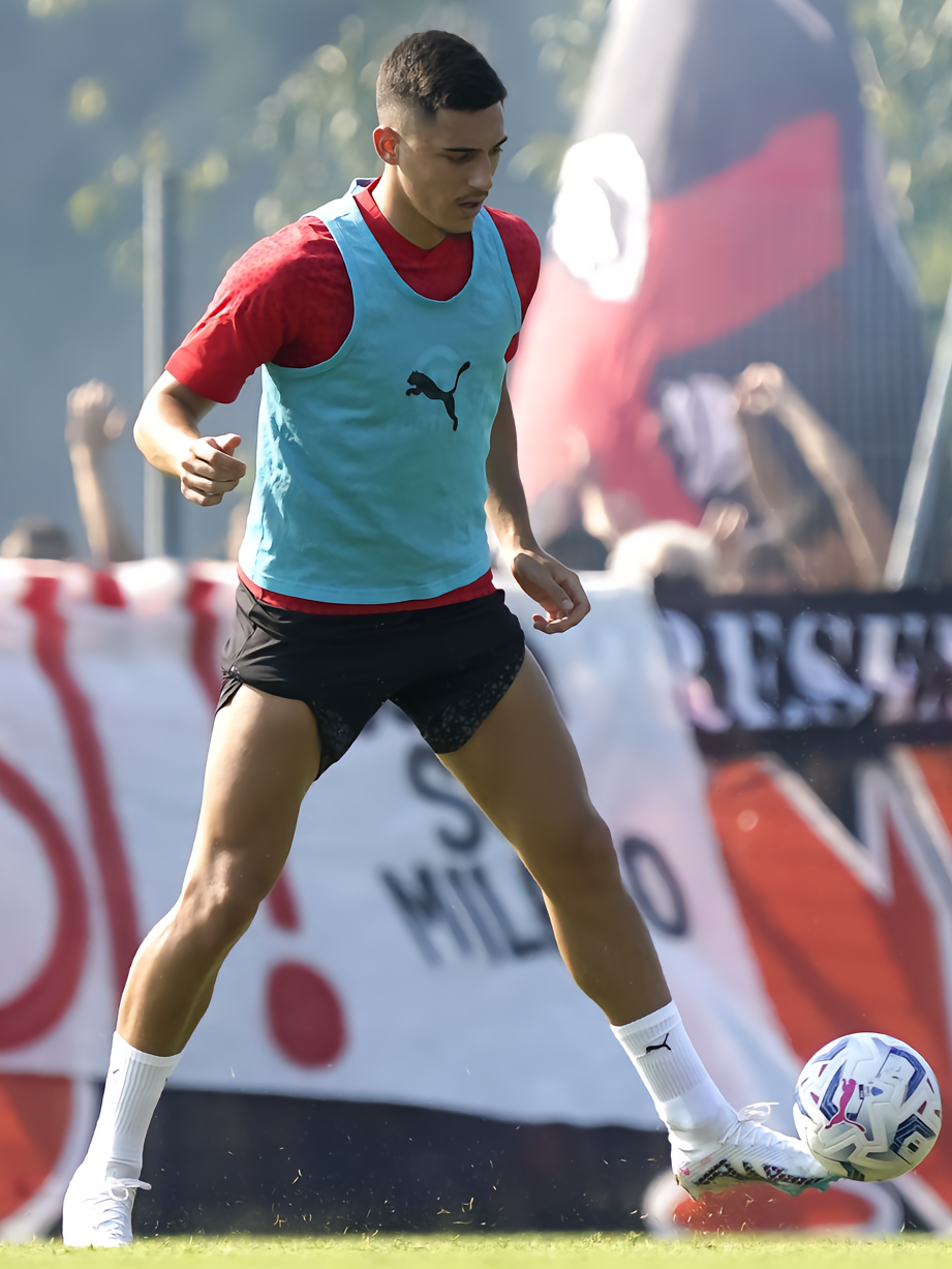 关于迈阿密热火训练开放日；赛前官宣签约引欢呼；荷甲在即；球探报告显示潜力的信息